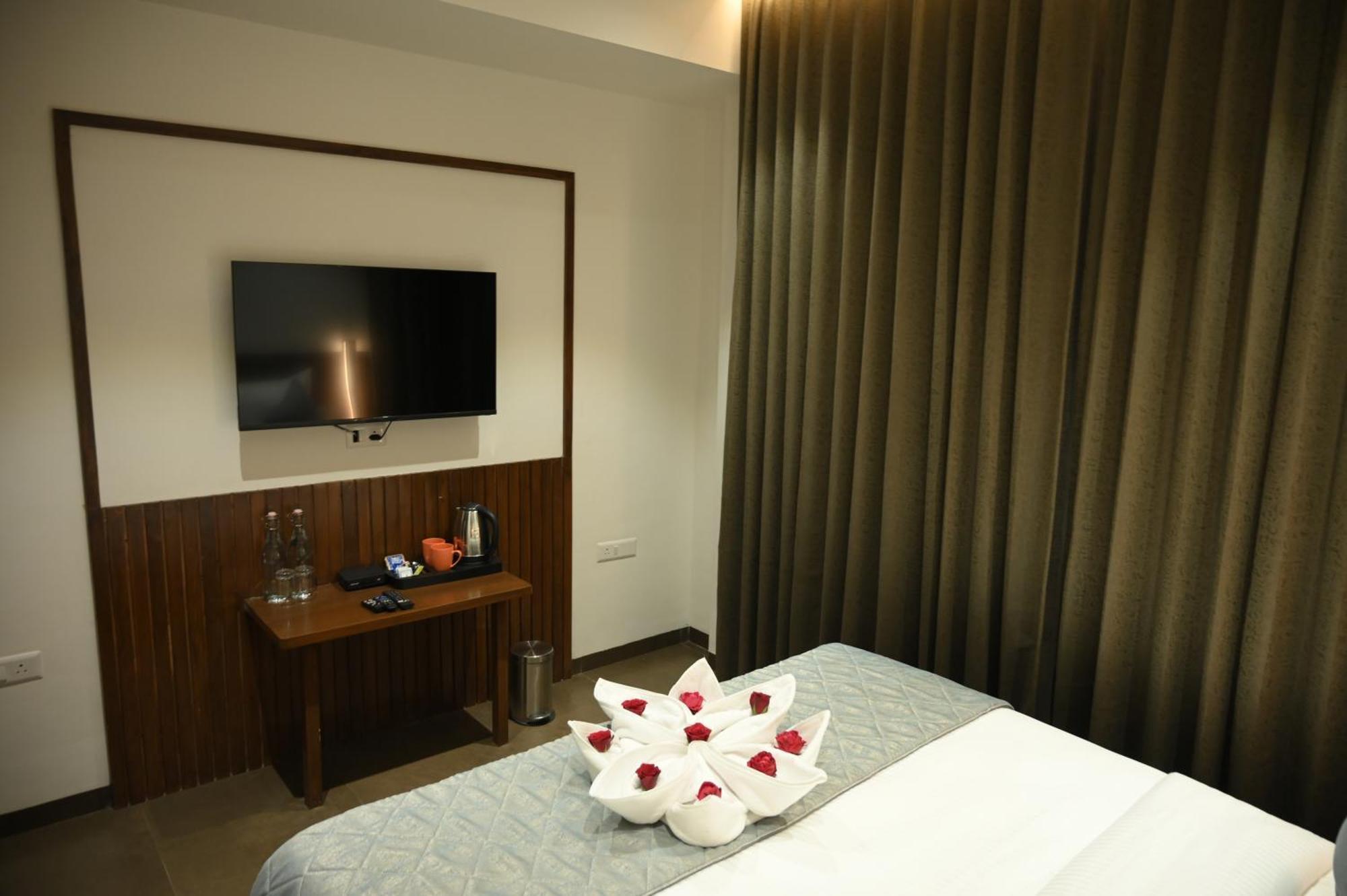Mango Leaf Lake Resort Malkhed Exterior photo